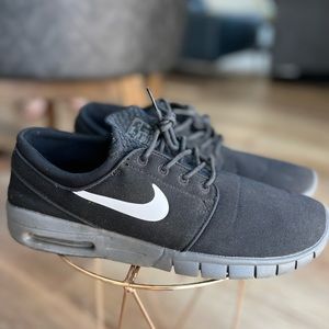 Barely worn, like new, men’s 10 1/2 Nike athletic shoes